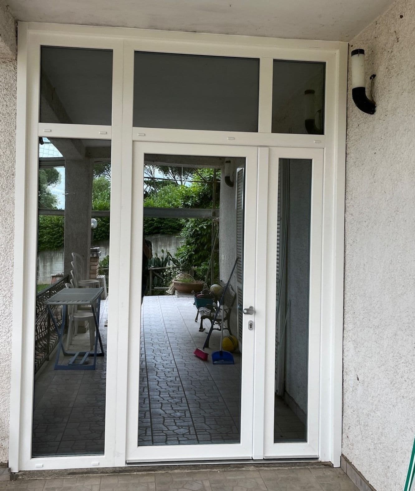 Ingresso vetrato bianco con sopraluce